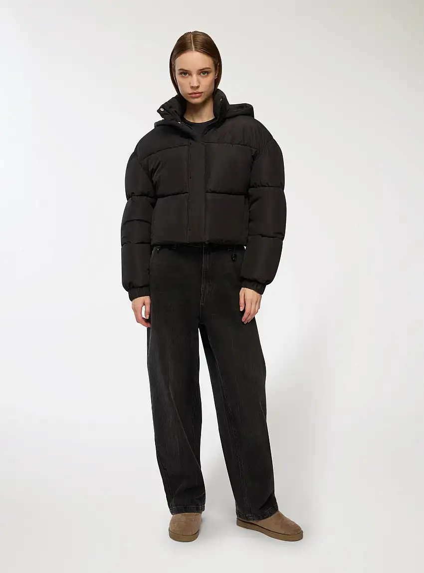 Giubbotto crop con collo alto e cappuccio Nero