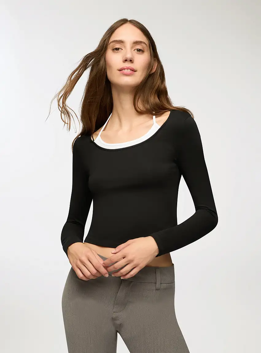 T-shirt con scollo ampio con top Nero
