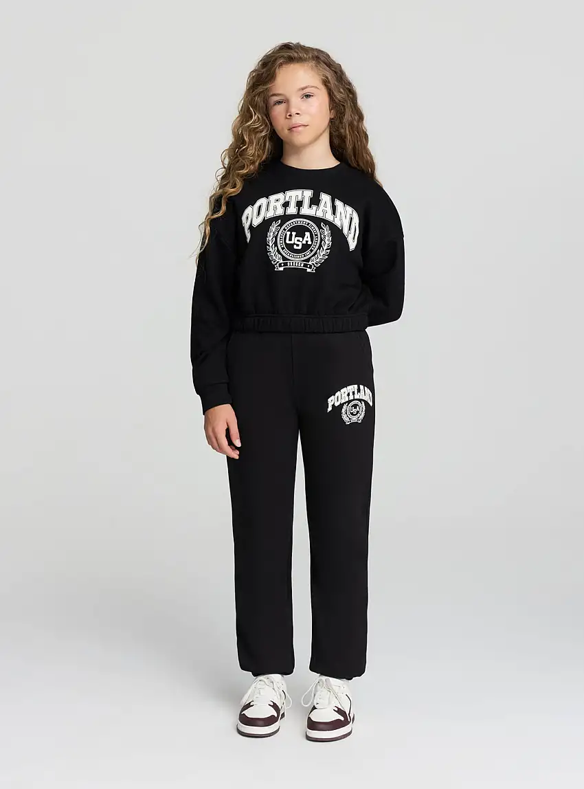 Felpa crop con scritta college Nero