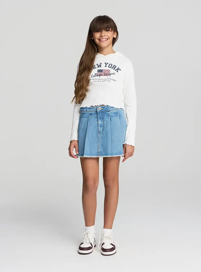 Maglia crop con cappuccio e stampa college Bianco lana