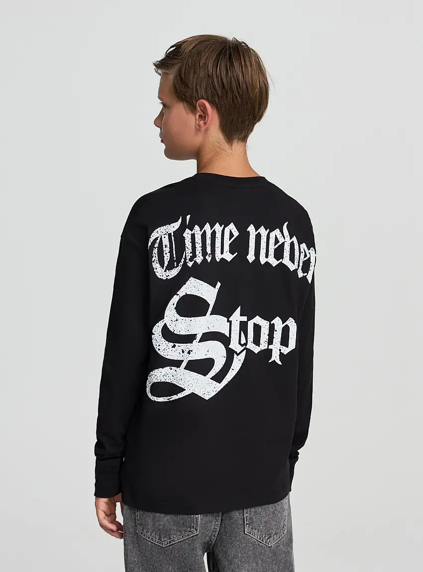 T-shirt con stampa gotica Nero