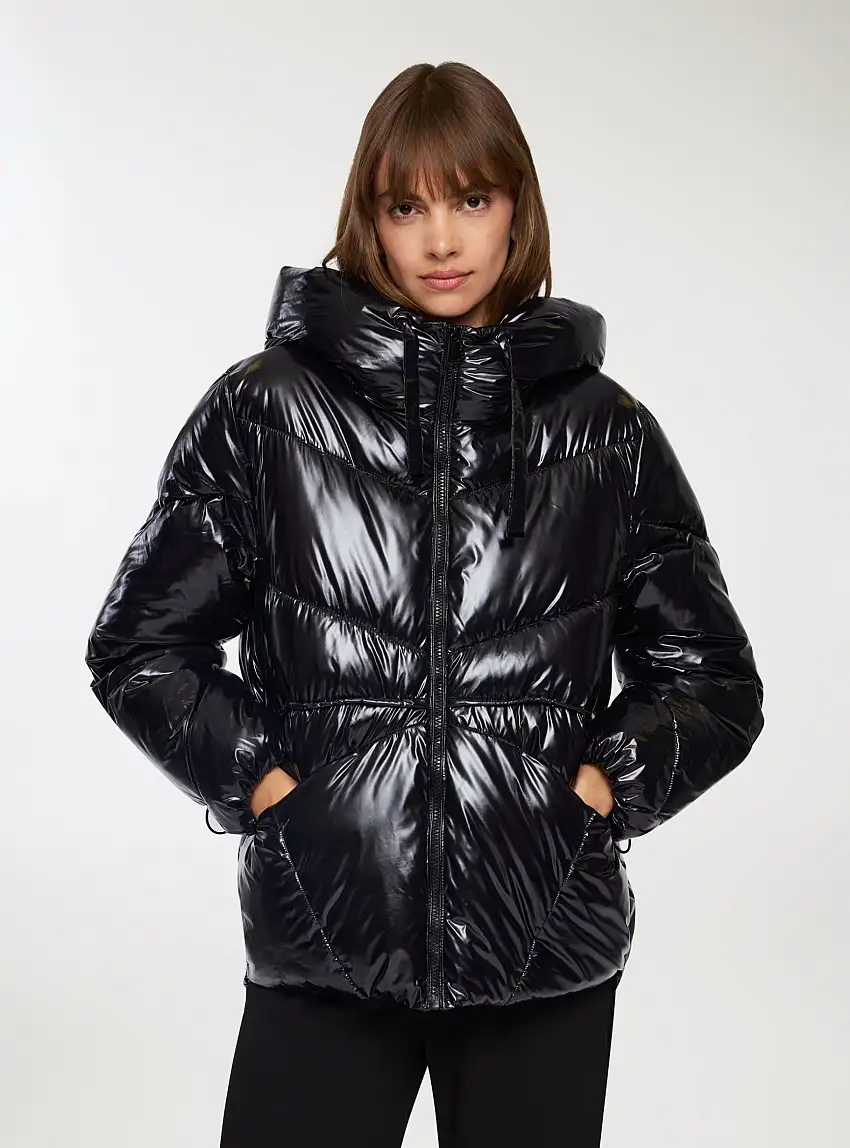 Giubbotto imbottito lucido con cappuccio Nero