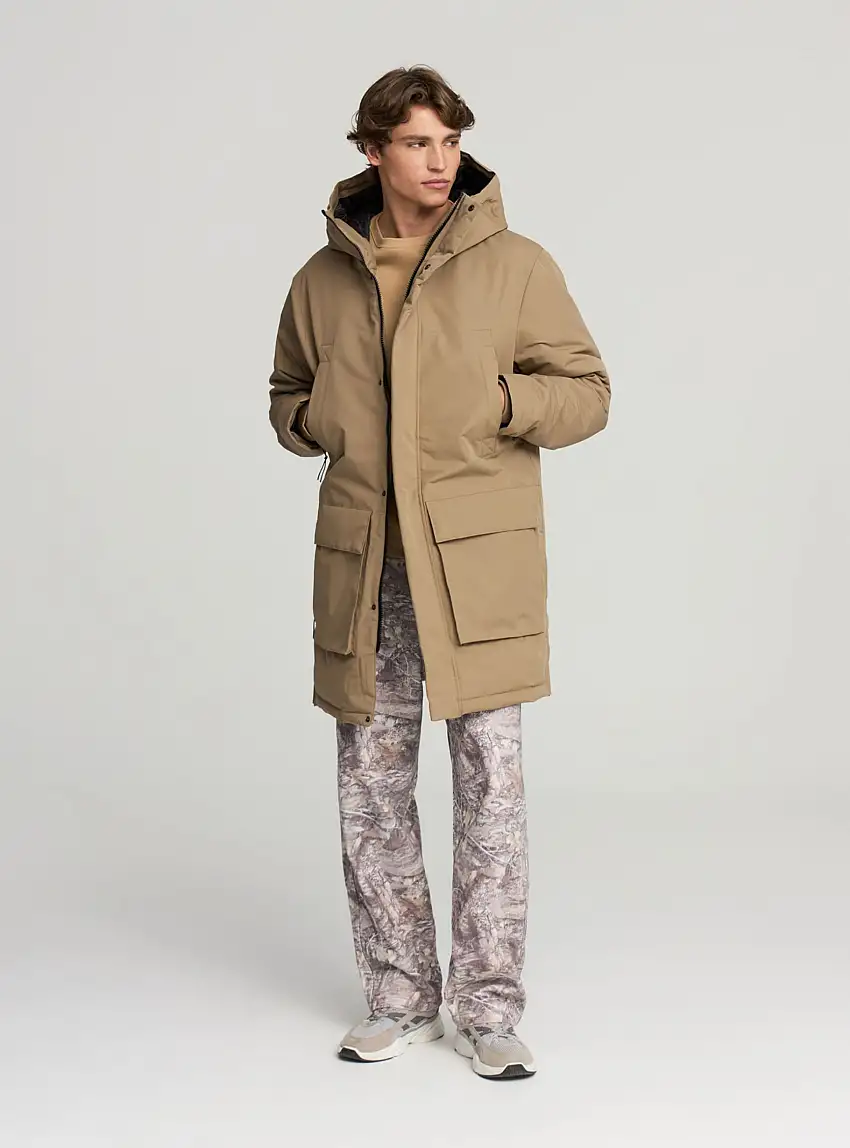Parka imbottito con cappuccio e tasconi Beige