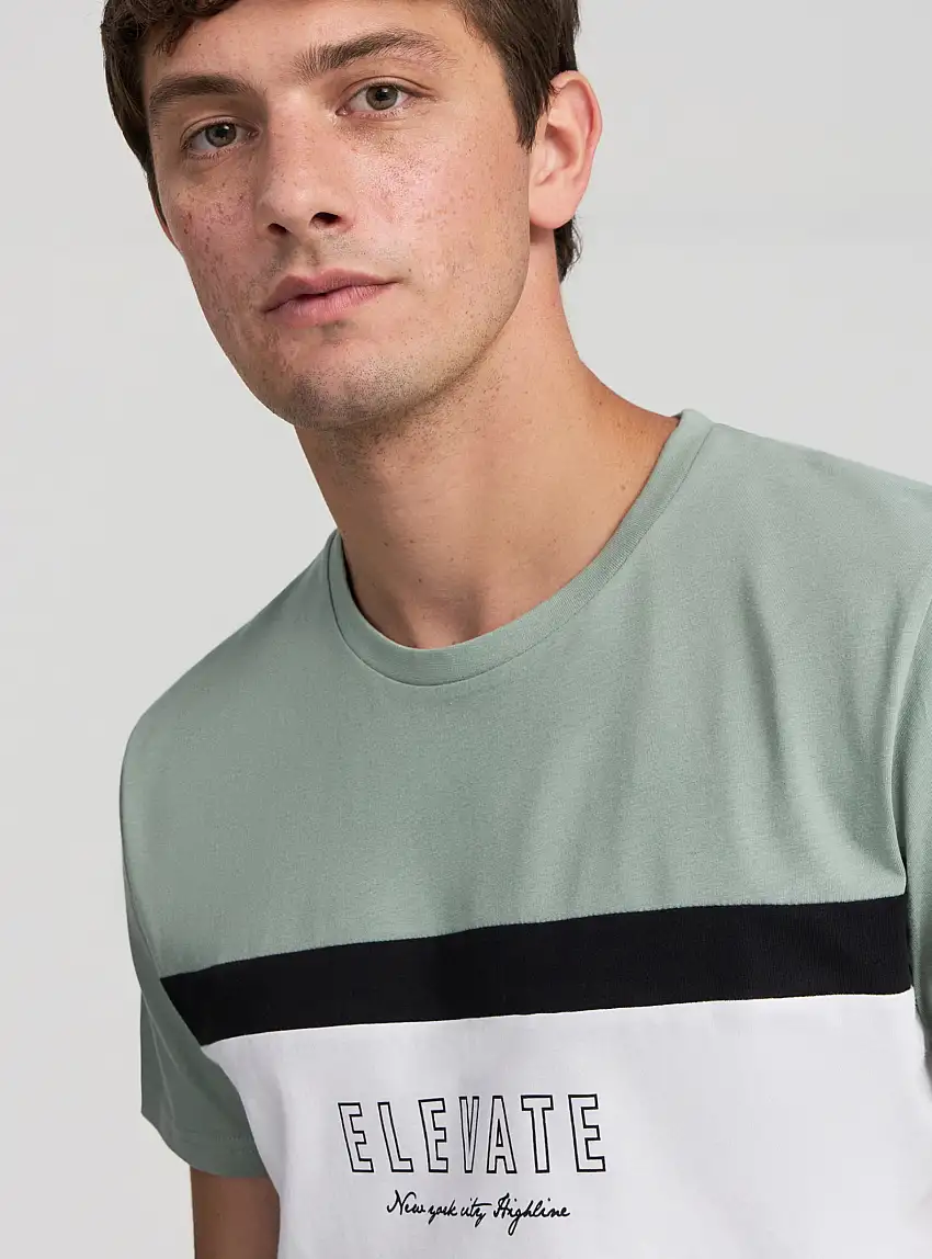 T-shirt block color con scrittta Verde pastello