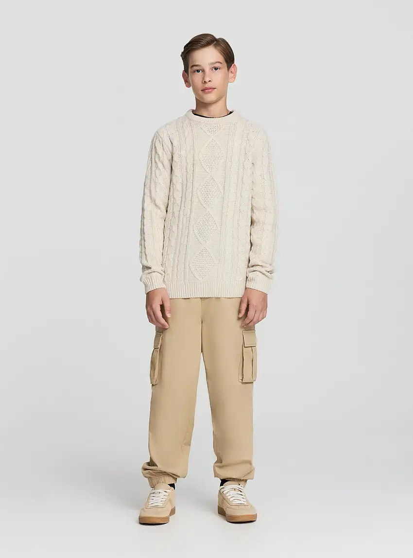 Maglia girocollo con lavorazione trecce Avorio