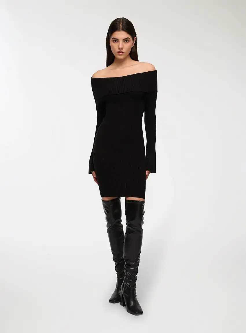 Vestito in maglia con spalle scoperte Nero