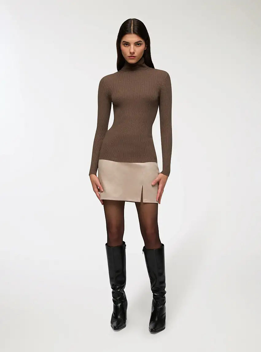 Maglia dolcevita a costine Fango