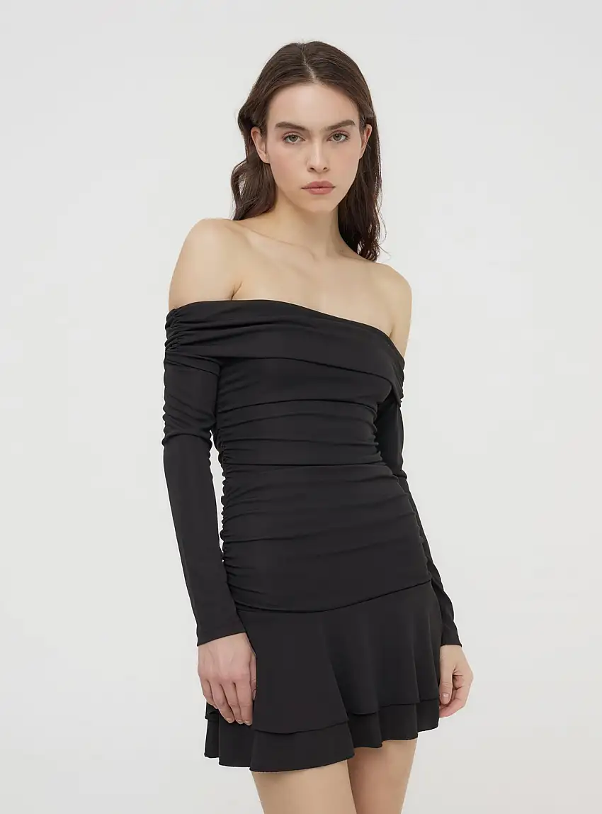 Vestito spalle scoperte con arricciature Nero