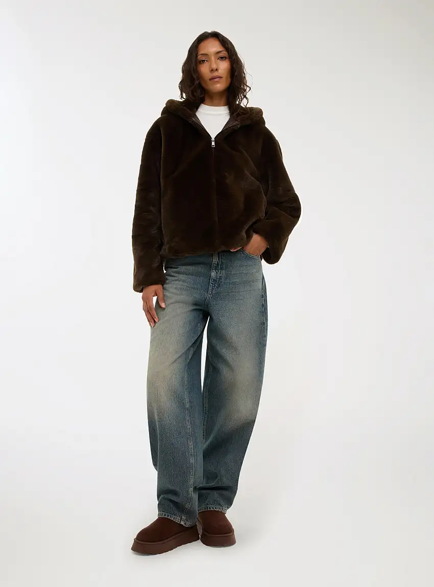 Pelliccia sintetica con cappuccio Marrone