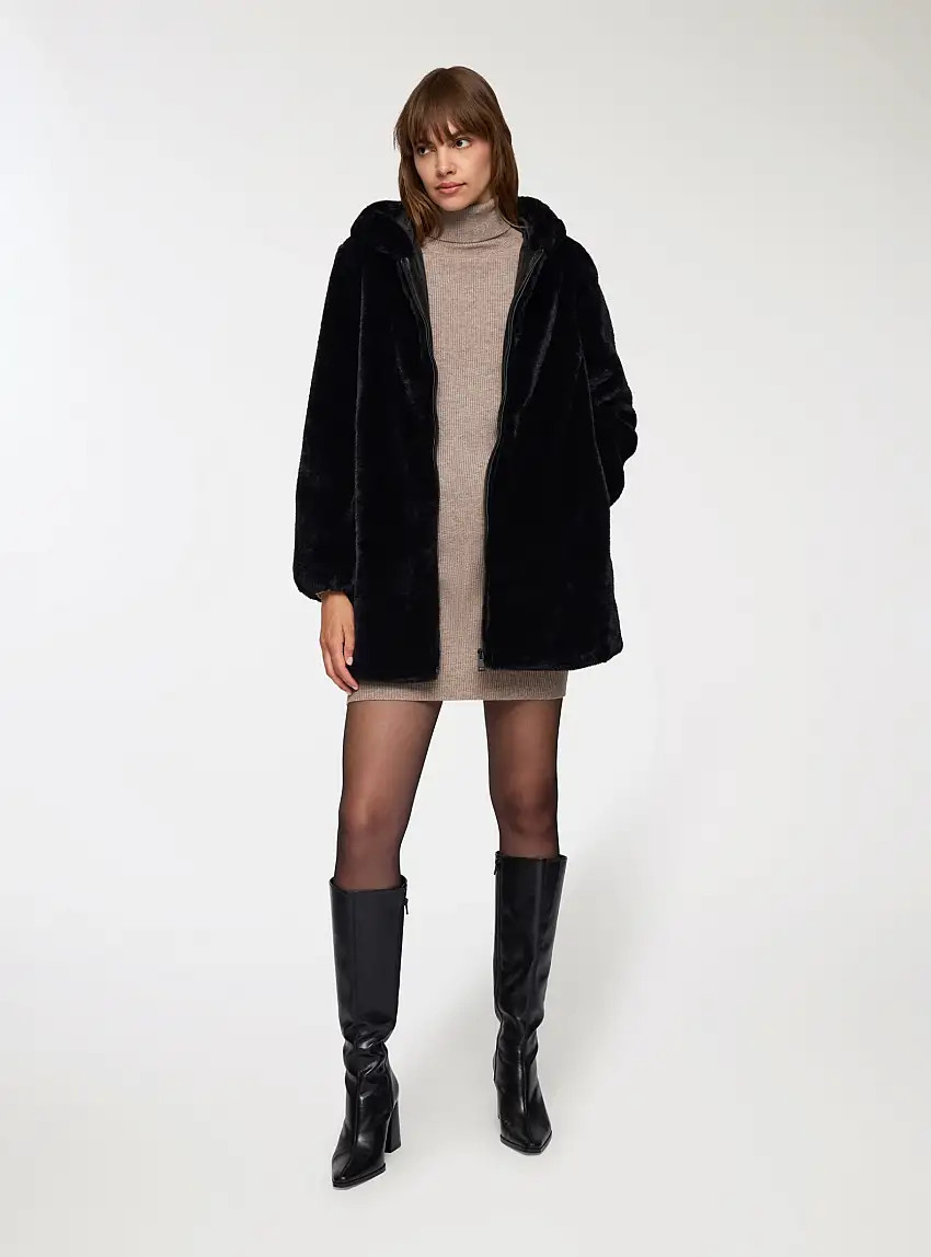Cappotto in similpelliccia con cappuccio Nero