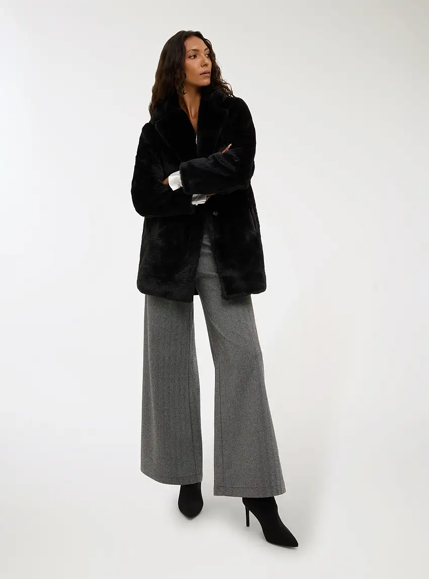 Cappotto in similpelliccia collo con revers Nero