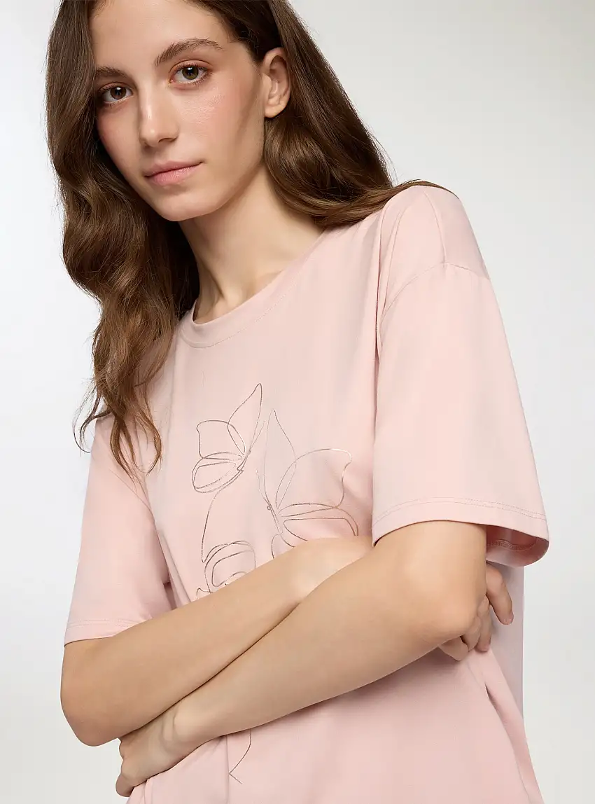 T-shirt con stampa volto e farfalle Rosa chiaro