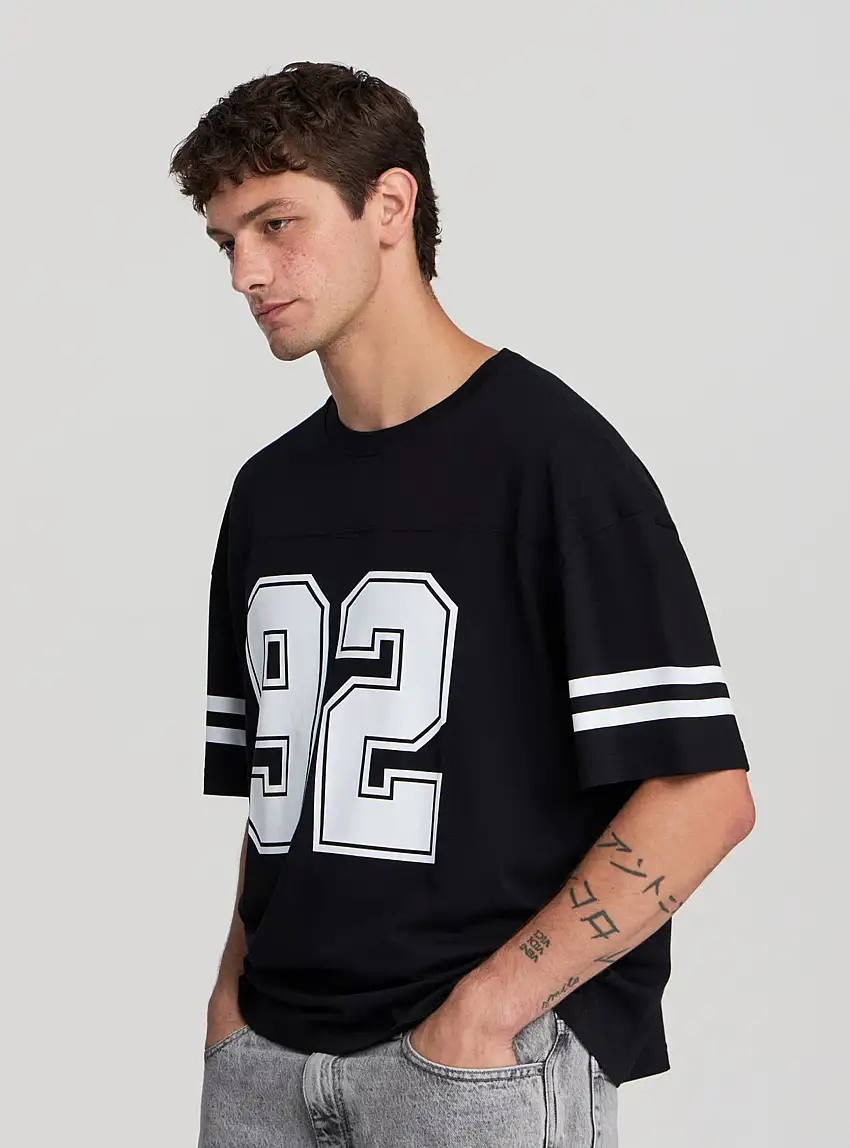 T-shirt boxy fit con numero Nero