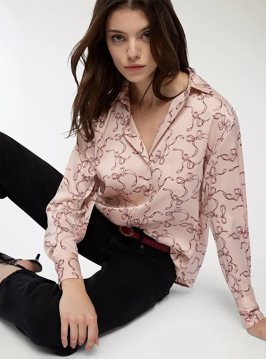 Camicia ampia con stampa fiocchi Var rosa
