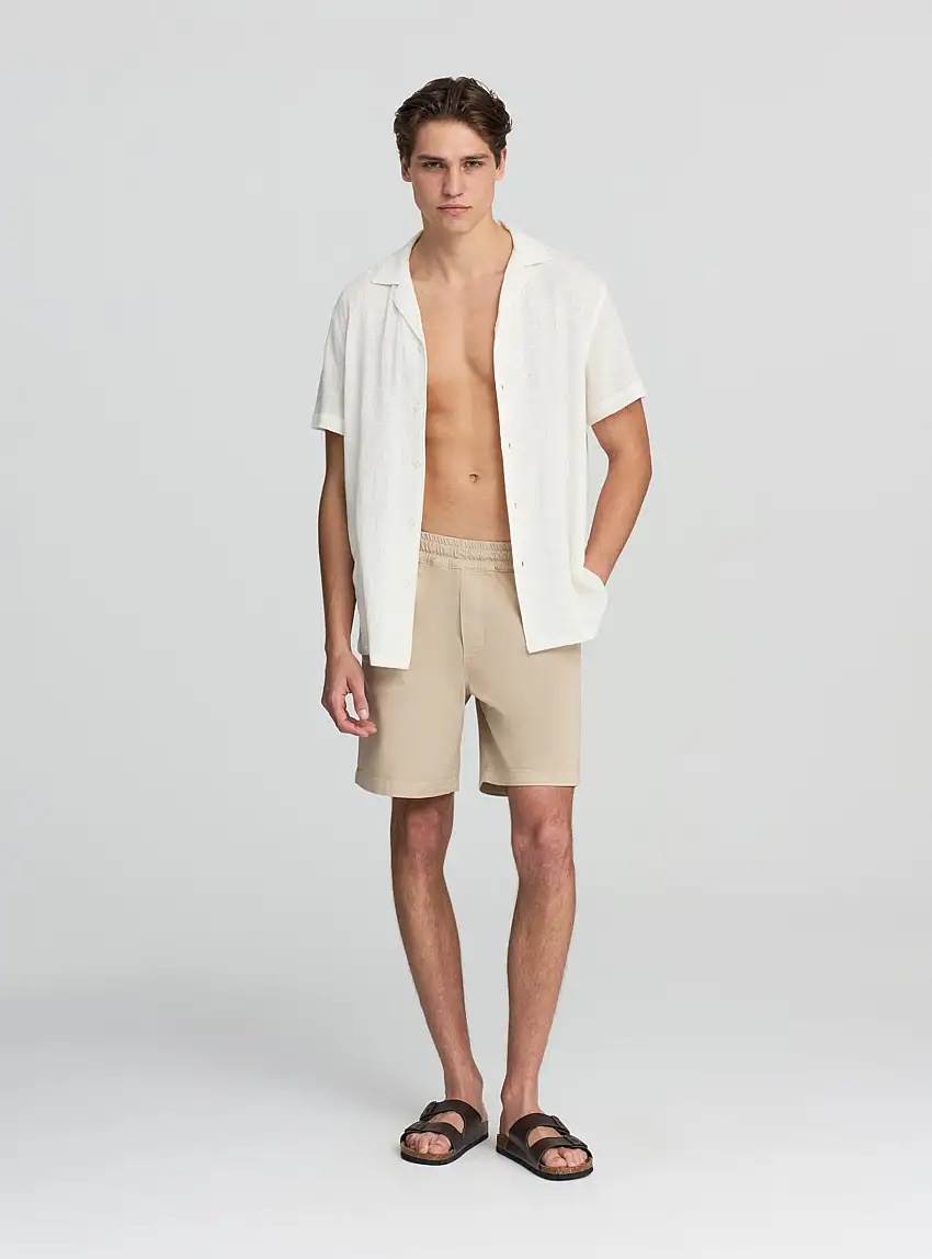 Pantaloncini con elastico in vita Beige chiaro