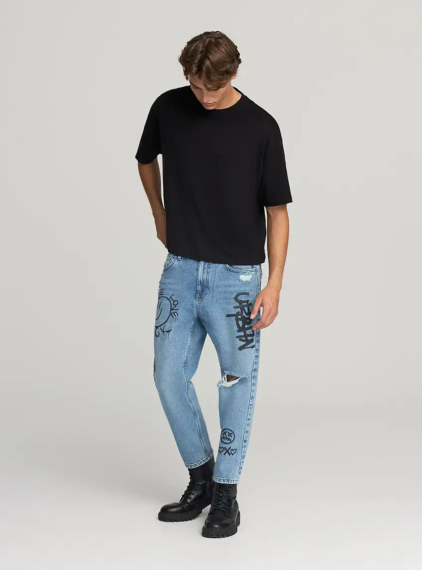 Jeans loose fit con graffiti e strappi Blu denim medio
