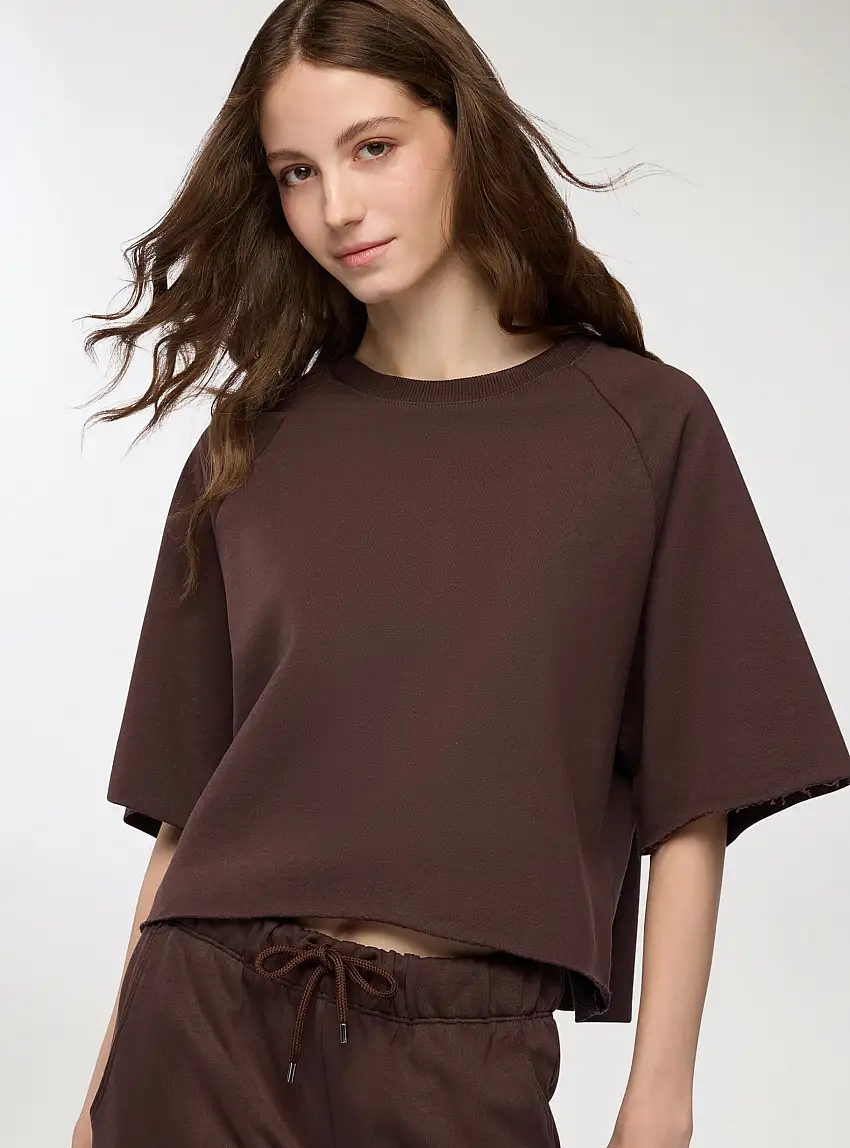 T-shirt crop a tinta unita Marrone