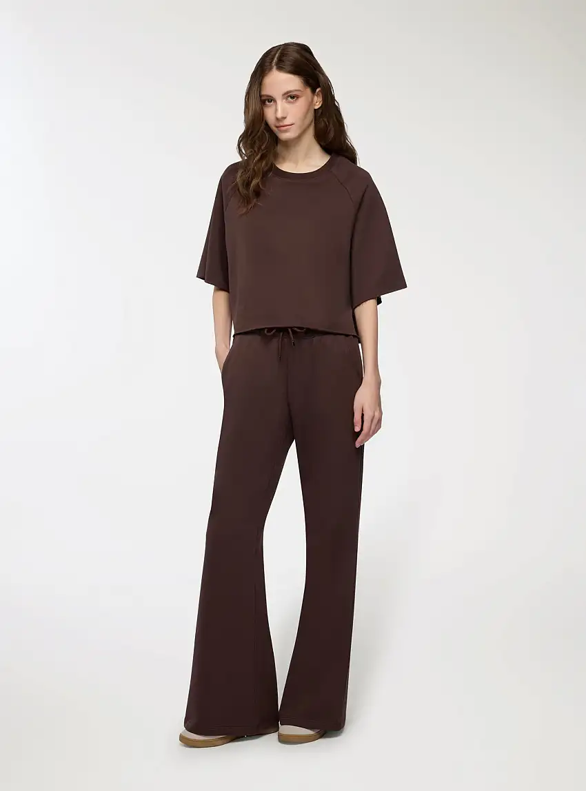 Pantaloni tuta a zampa vita bassa Marrone