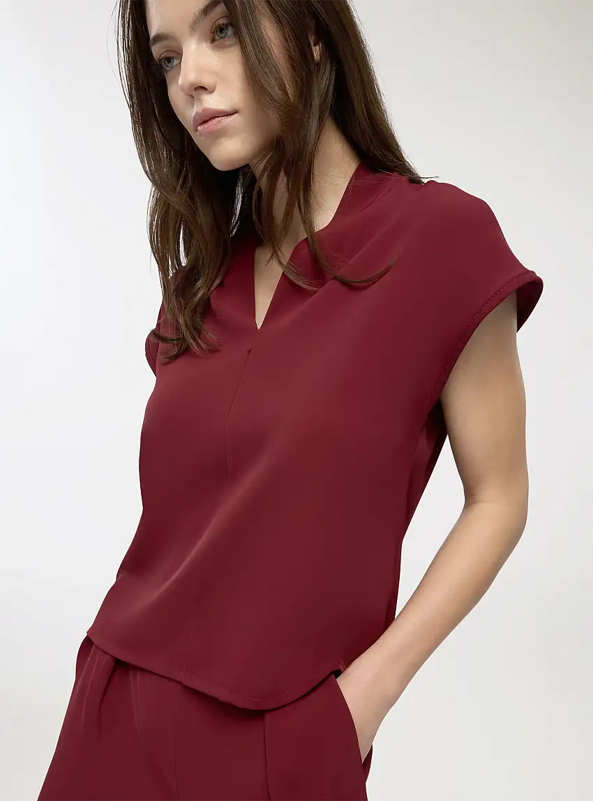 Blusa a tinta unita con scollo a V Vinaccia