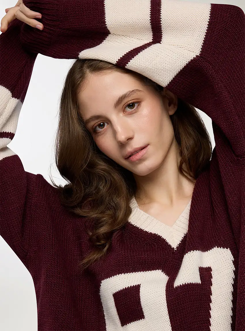 Maglia ampia scollo a V con numero Bordeaux