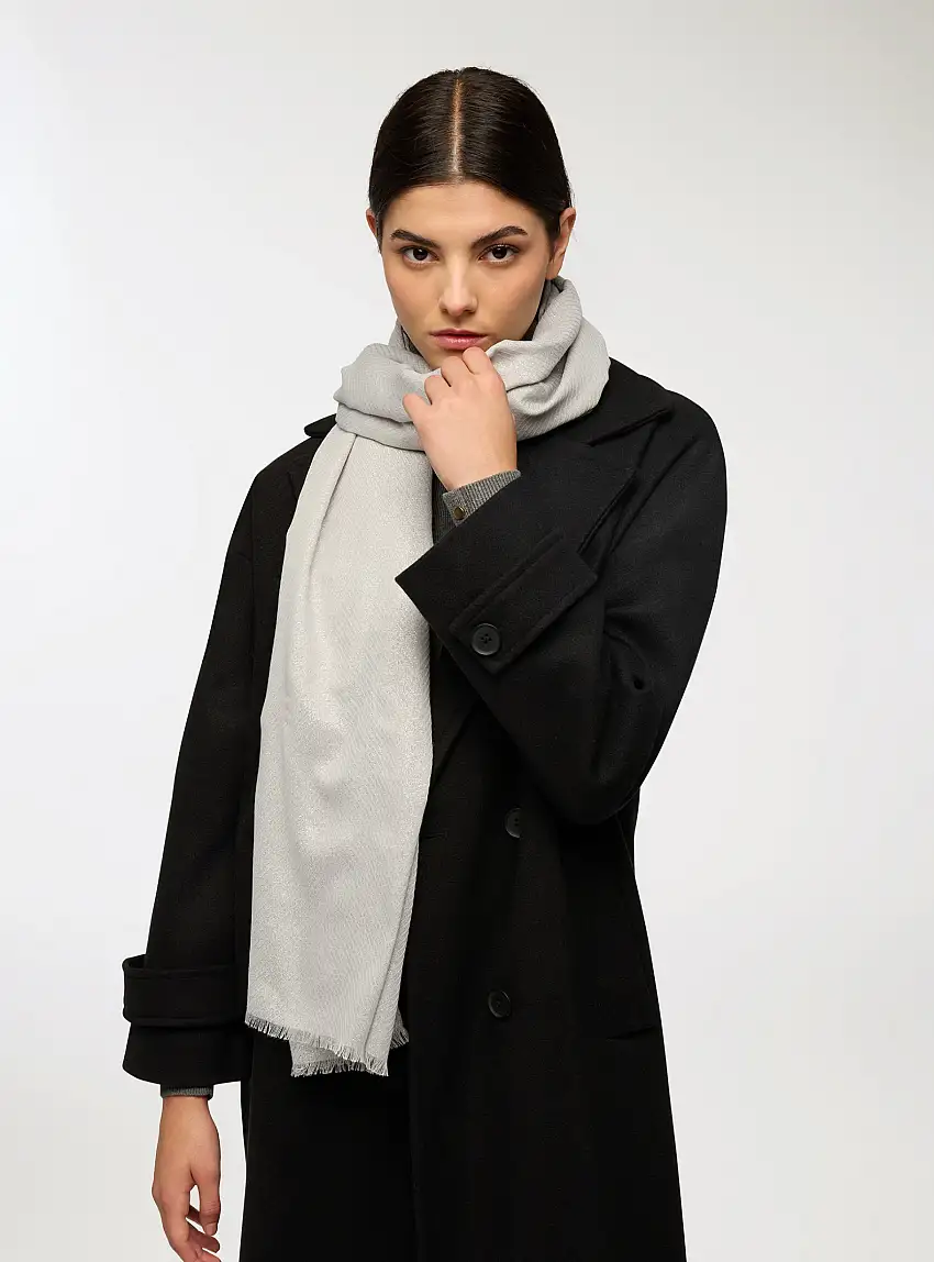 Foulard effetto luccicante con frange Grigio chiaro melange