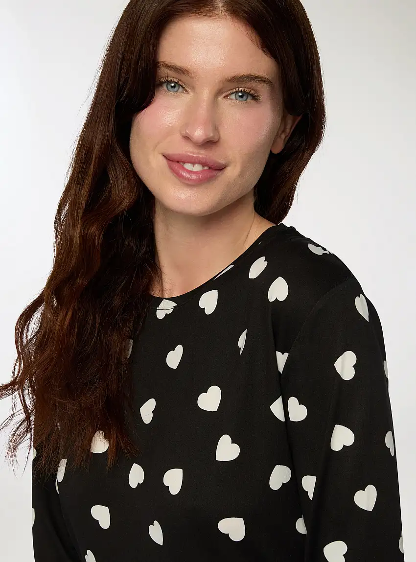 Set pigiama con stampa cuori Var nero