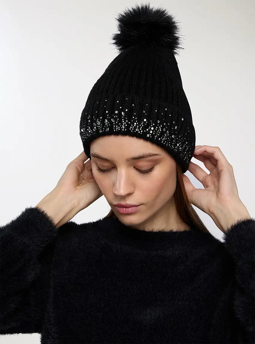 Berretto a coste con pon pon e strass Nero