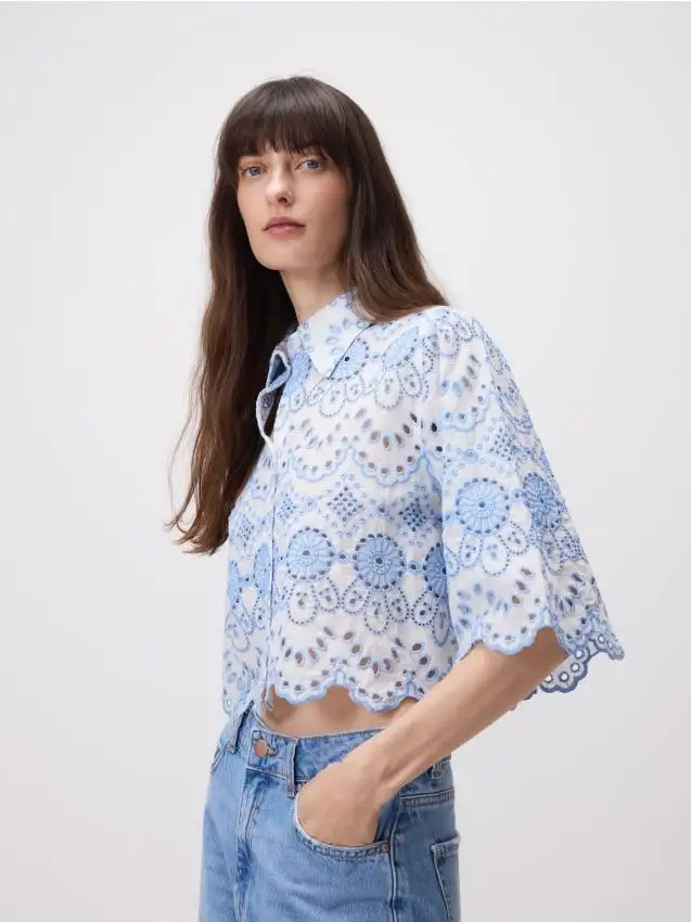 Camicia con lavorazione traforata Colore azzurro