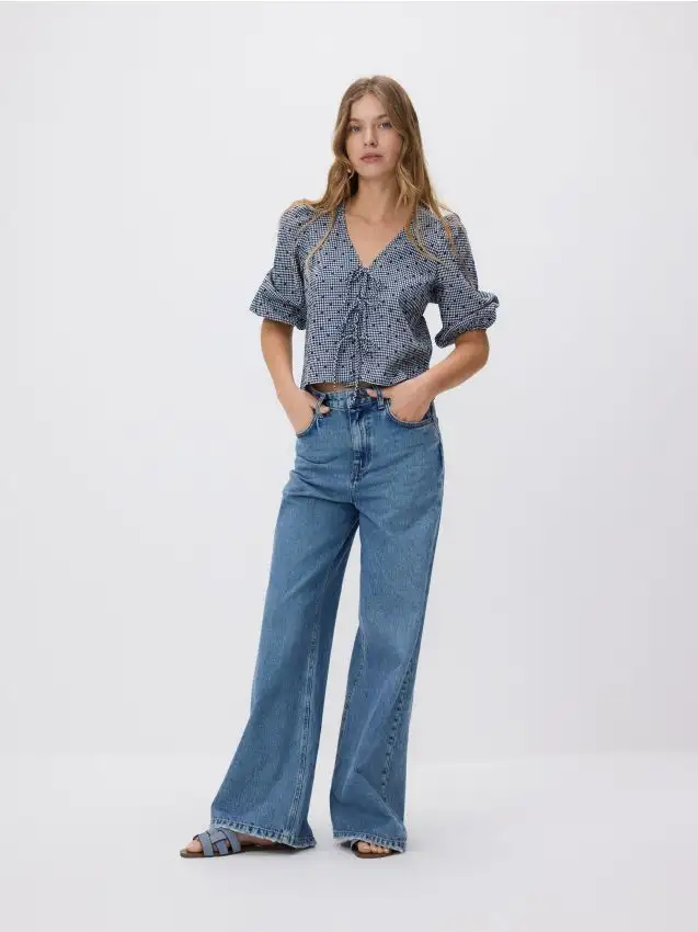 Blusa con lacci Colore nero