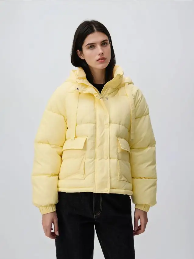 Giaccone trapuntato con cappuccio Colore giallo chiaro
