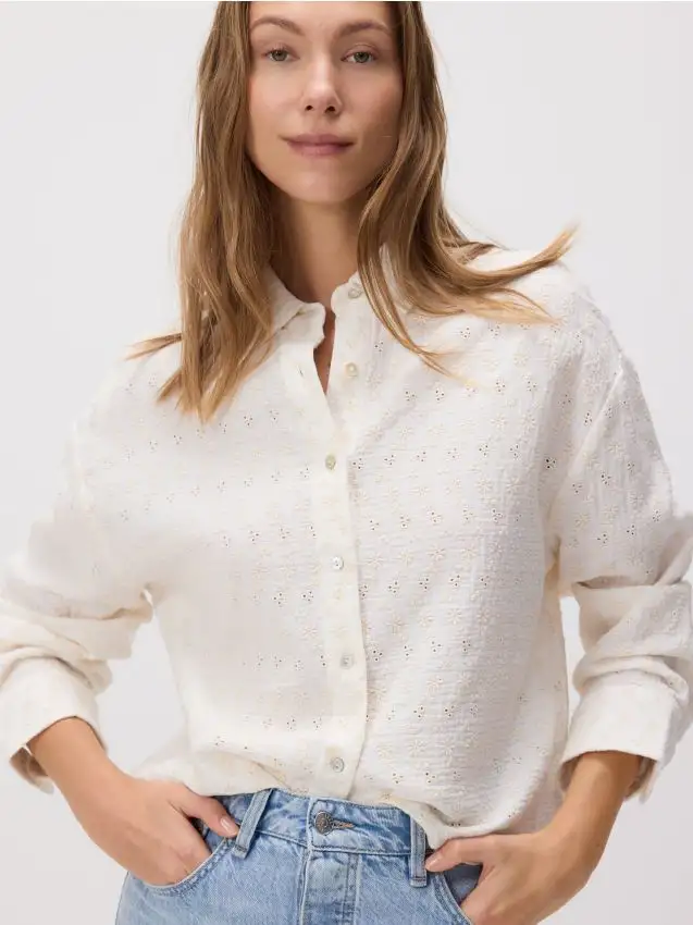 Camicia in cotone con ricamo traforato Colore panna