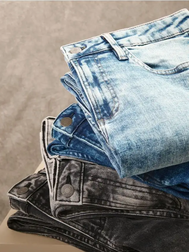 Jeans slim con effetto slavato Colore blu