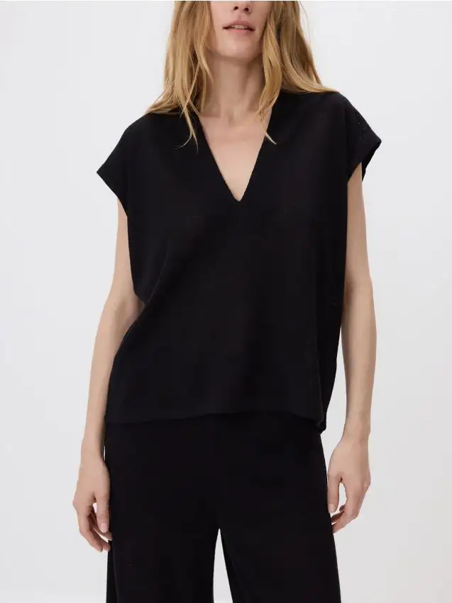 Blusa con scollo a V Colore nero