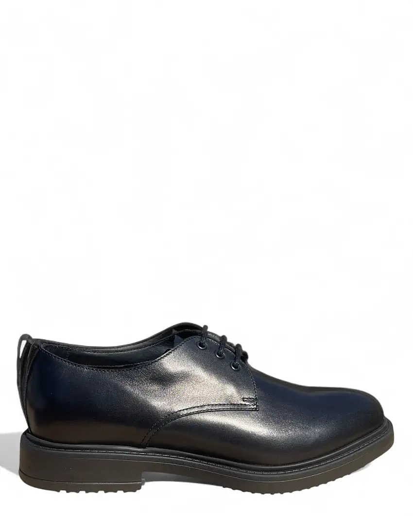 Derby Doucal’s: Stringata in Pelle Nappata Elegante