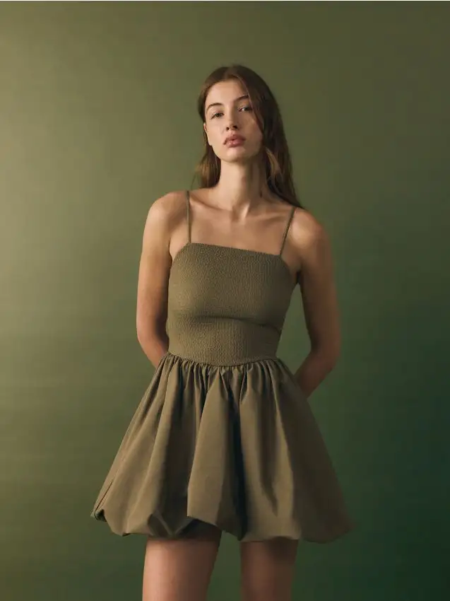 Vestito a palloncino Colore verde polveroso