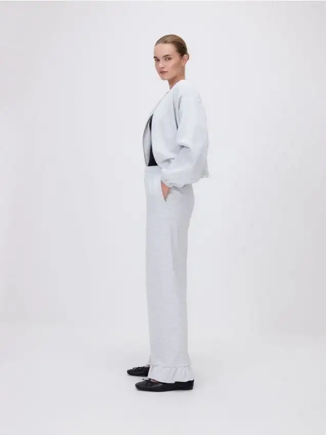 Pantaloni con volant Colore grigio chiaro