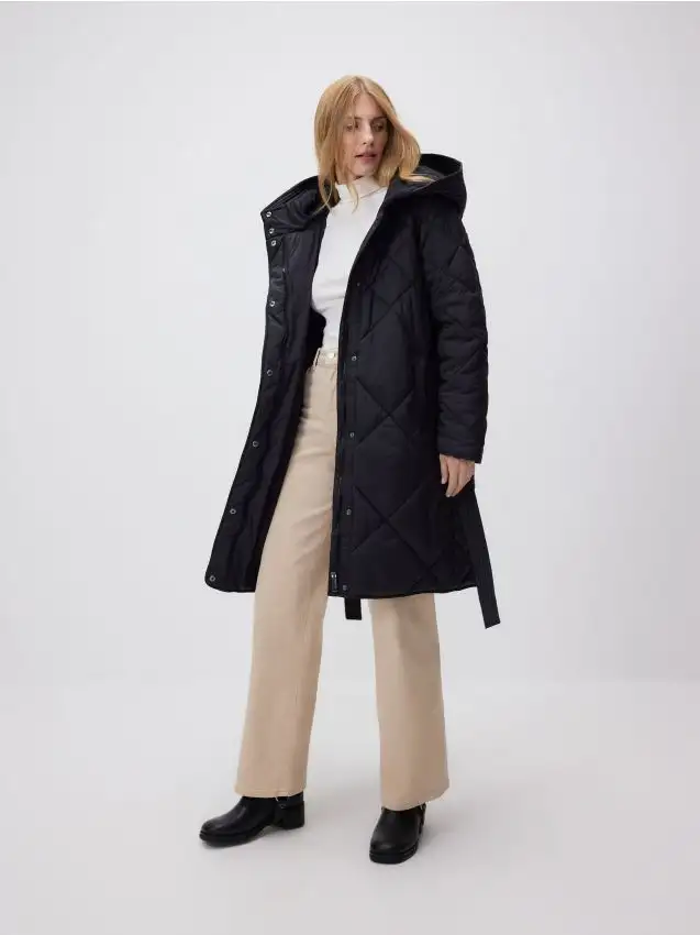 Cappotto trapuntato allacciato in vita Colore nero