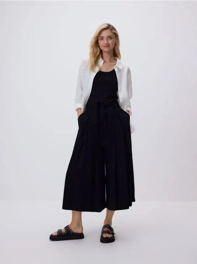 Pantaloni larghi con cintura da annodare Colore nero