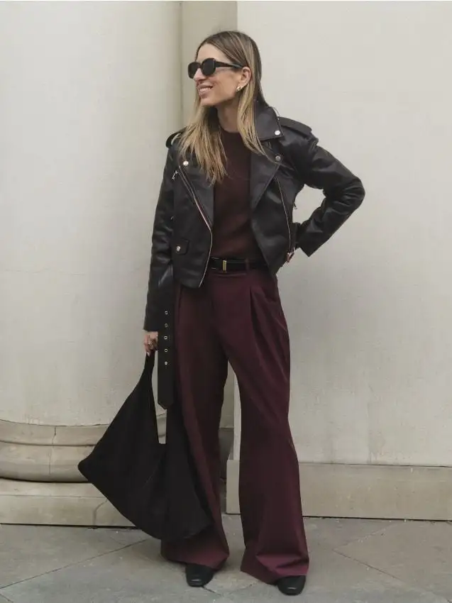 Pantaloni larghi con pinces Colore mogano