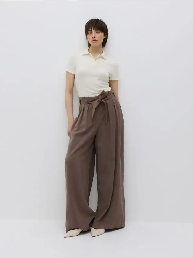 Pantaloni larghi con cintura da annodare Colore marrone scuro