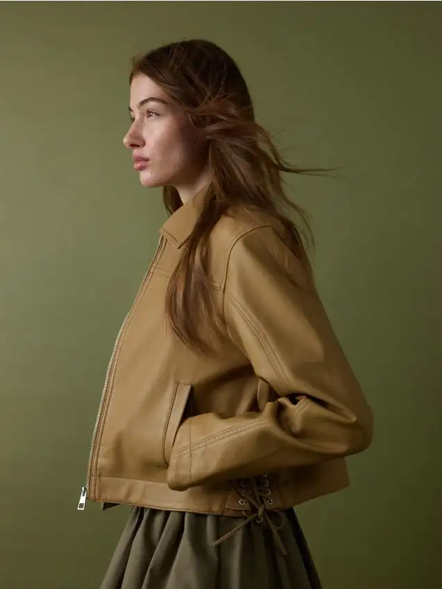 Giacca corta con colletto Colore beige