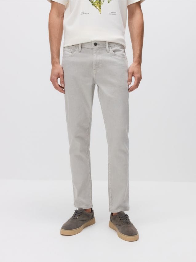 Jeans slim con effetto slavato Colore grigio chiaro