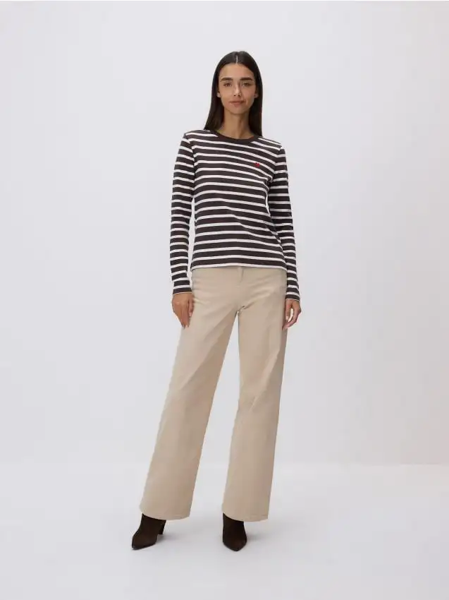 Maglietta a maniche lunghe con ricamo Colore marrone scuro