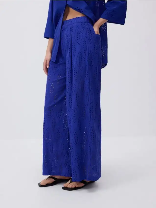 Pantaloni traforati Colore giacinto