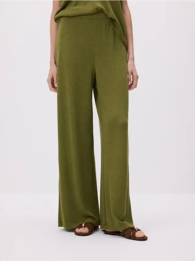 Pantaloni in tessuto strutturato Colore verde oliva chiaro