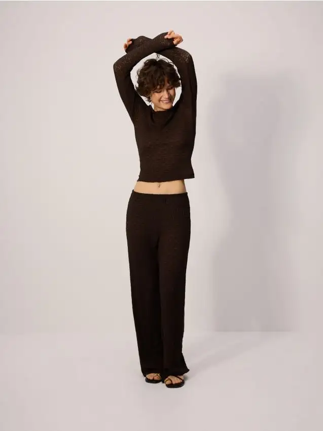 Pantaloni stropicciati Colore marrone scuro