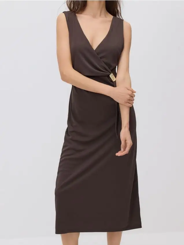 Abito midi con dettaglio decorativo Colore marrone