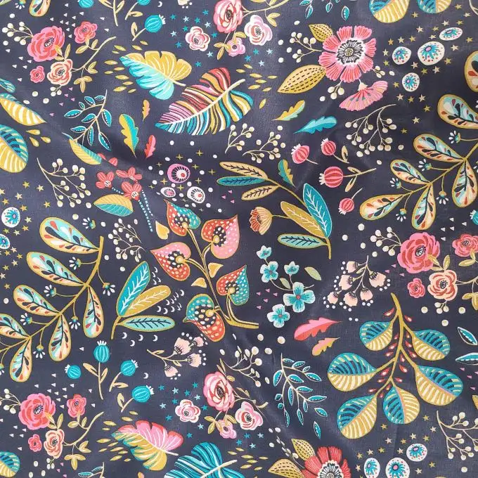 Tessuto cotone stampato floreale su fondo blu scuro