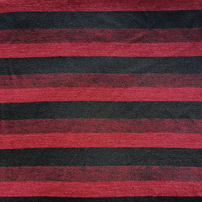 Tessuto a maglia a righe rosse e nere