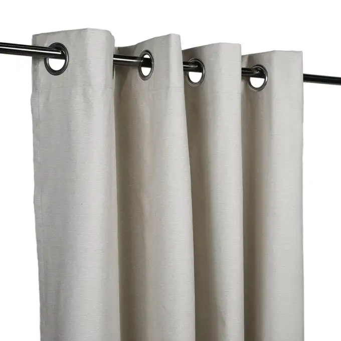 Tenda oscurante avorio pronta per essere montata